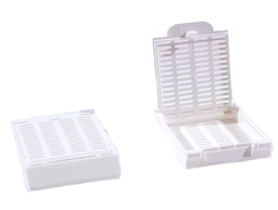 [BX.0100-1122-16] EMBEDDING CASSETTE, 45°ANGLE MARKING AREA, W/DETACHABLE LID &amp; STRIPE HOLES, HISTOLOGY, P.O.M. MATERIAL, WHITE COLOR. CASSETTE &amp; LID ASSEMBLED X 75 UND