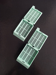 [BX.0106-1100-08] CASSETTE DE INCLUSIÓN HISTOLÓGICA 45° MANUAL COLOR VERDE - CAJA X 250 UND