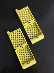 [BX.0110-1100-17] CASSETTE DE INCLUSIÓN DE BIOPSIAS 45° IMPRESION DE TRANSFERENCIA TERMICA COLOR AMARILLO - CAJA X 250 UND